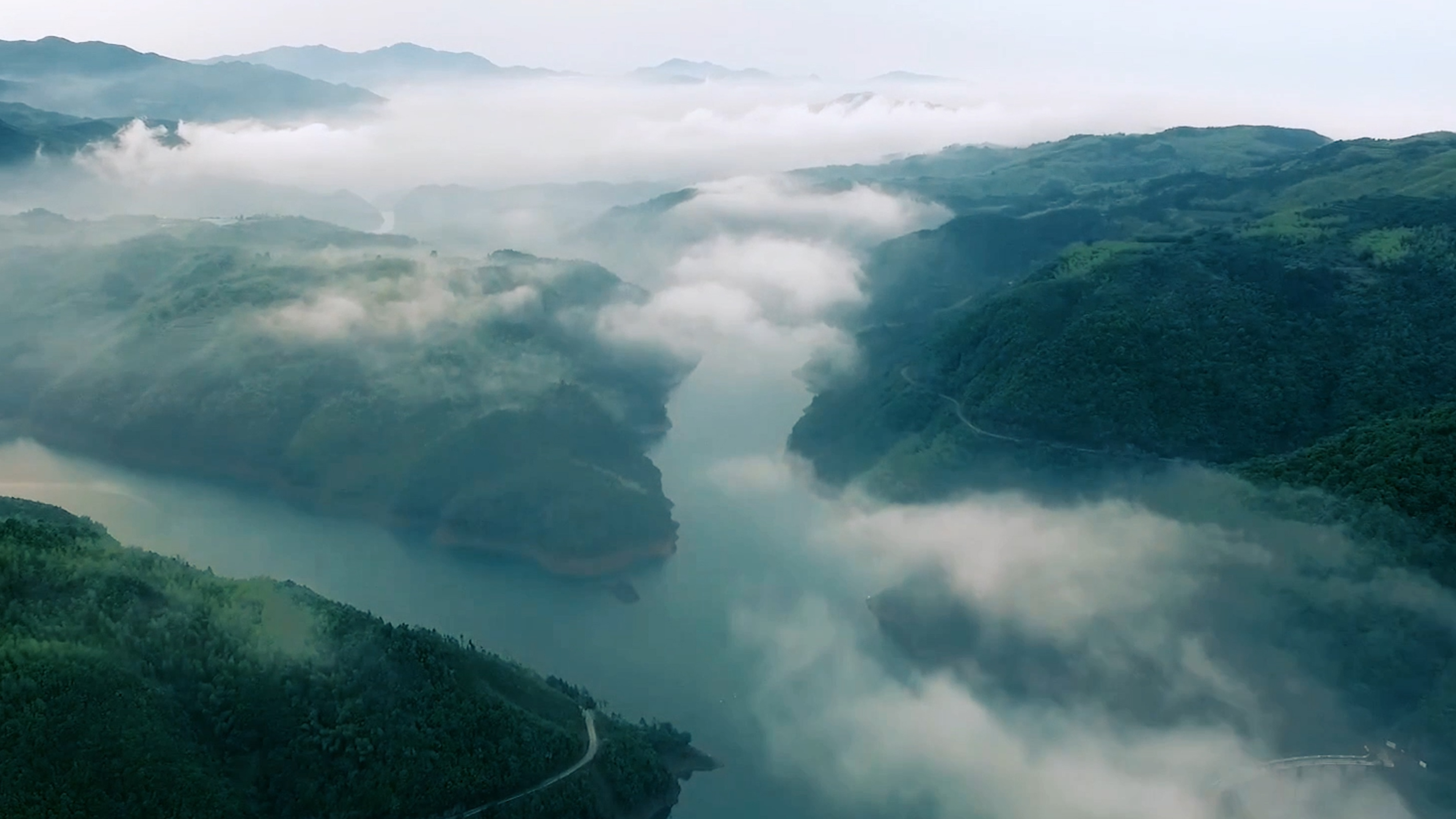 推动企业绿色治理，，，，，，，推进生态文明建设